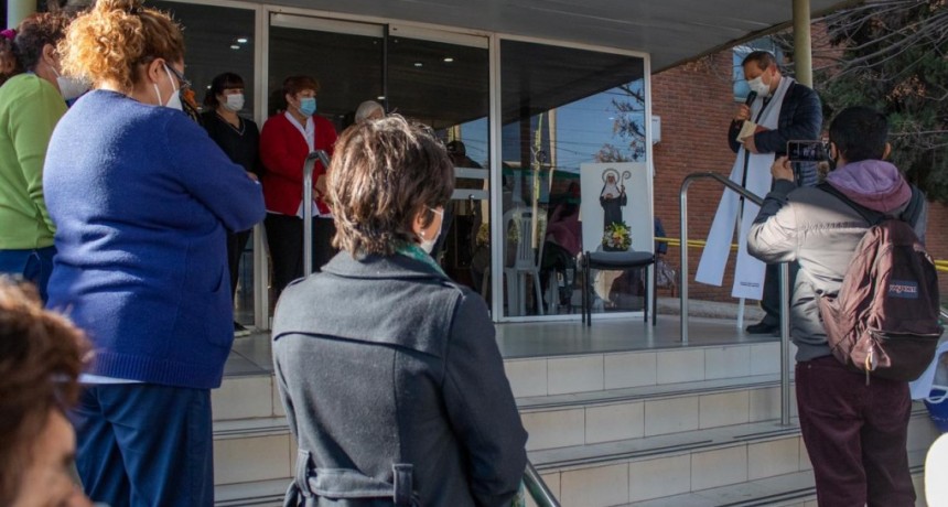 La virgen peregrina Santa Florentina visitó el Palacio Municipal   