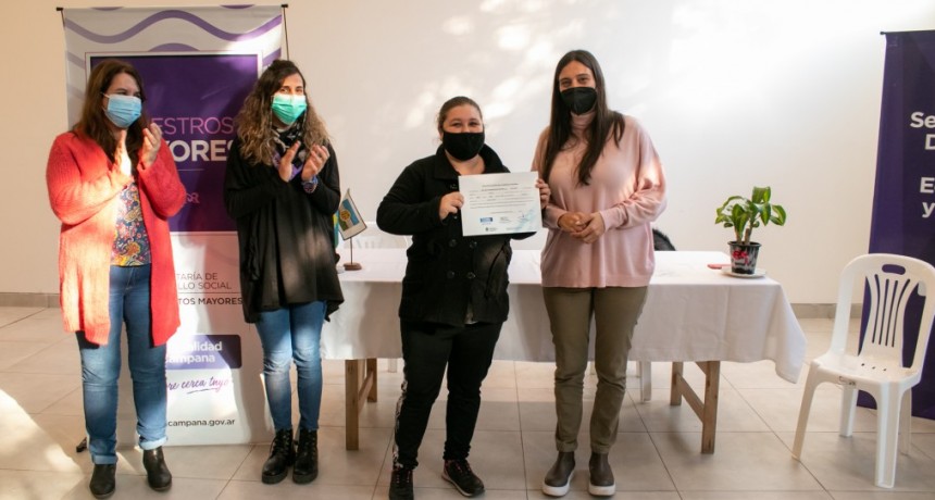 Elisa Abella entregó certificados a cuidadores domiciliarios que se capacitaron en Alzheimer