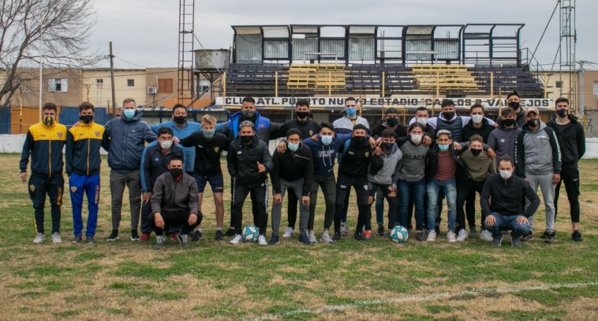 El Intendente visitó al plantel de la primera del Club Puerto Nuevo
