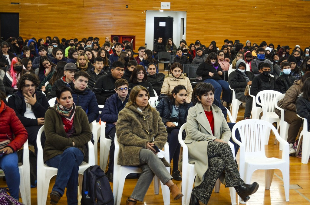  Cientos de alumnos participaron del segundo encuentro intercolegial de Adolescencia Activa