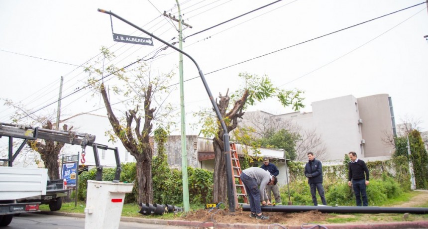 Reparan semáforo en San Martín y Alberdi