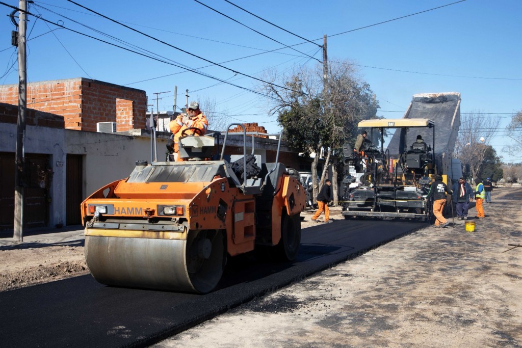 Avanza el plan de asfalto en el barrio 9 de Julio