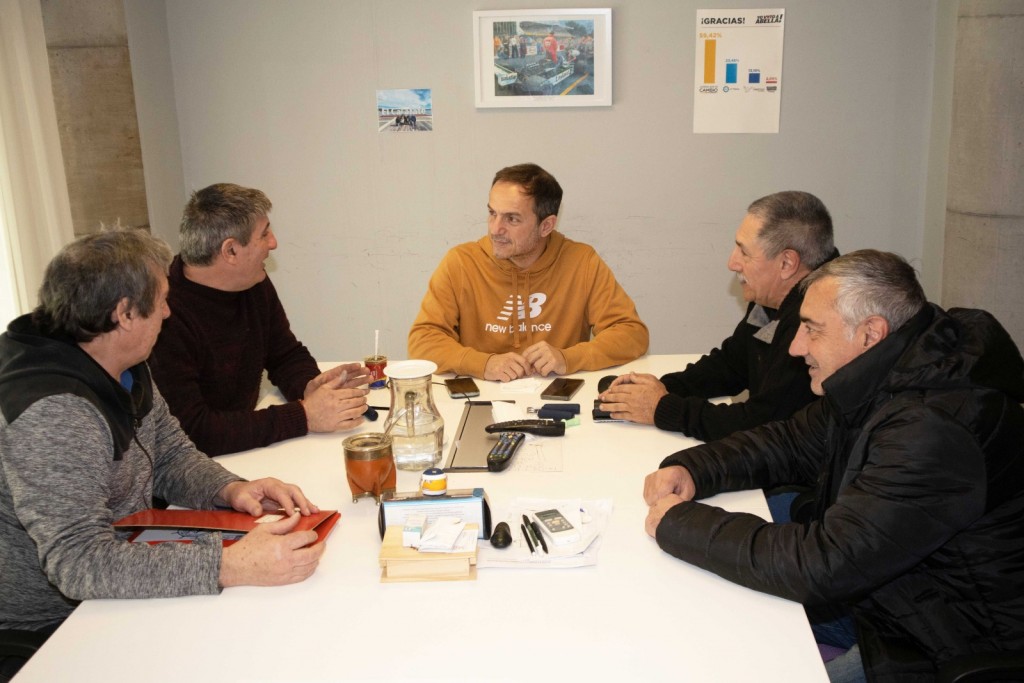 Abella recibió a la nueva comisión de Bomberos Voluntarios de Campana