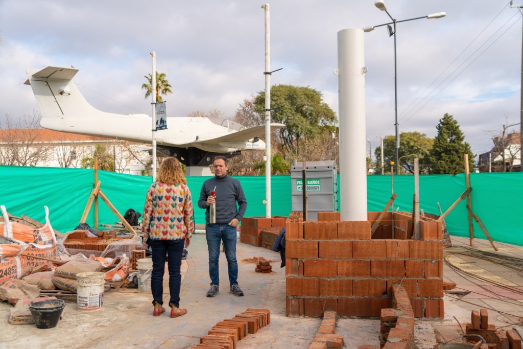 Avanza la construcción del nuevo mástil en el Parque Urbano