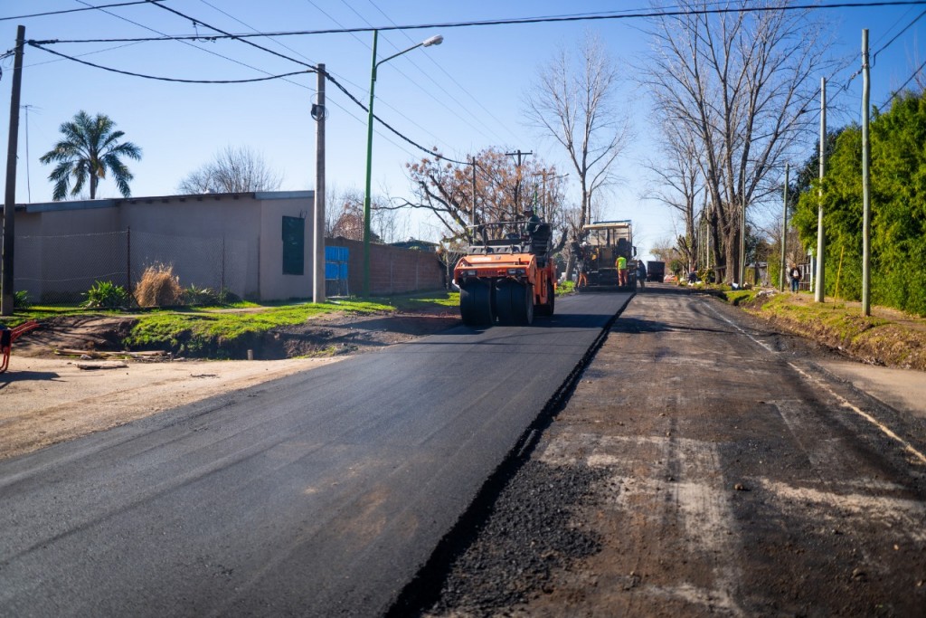 San Jacinto: el Municipio reasfaltó la calle principal del barrio