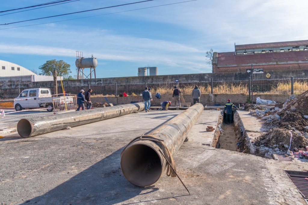 El Municipio ejecuta obras que mejorarán el drenaje del agua en el bajo del casco céntrico