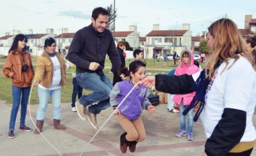 &ldquo;Da gusto poder apoyar a los vecinos que trabajan solidariamente por su barrio&rdquo;, asegur&oacute; Abella