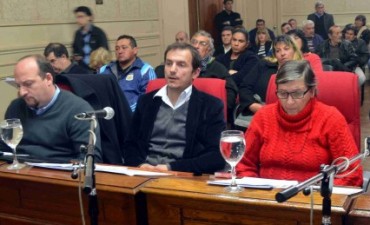 &ldquo;Cuando vemos las irregularidades que cometi&oacute; el oficialismo buscando aprobar una licitaci&oacute;n por 20 millones de pesos nos hace que sospechemos mucho m&aacute;s&rdquo;