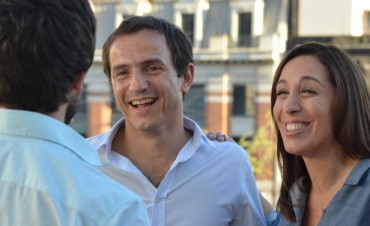 SEBASTI�N ABELLA DE RECORRIDA POR LA CIUDAD