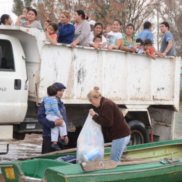 Contin&uacute;a la asistencia en los barrios afectados por las inundaciones causadas por las intensas lluvias