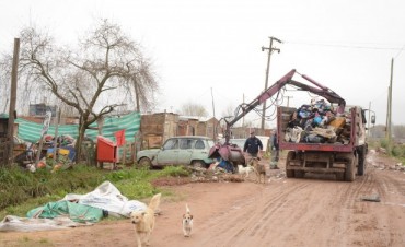 Maquinarias de Hidr&aacute;ulica Provincial trabajan en los barrios afectados de Campana