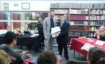 La Biblioteca Municipal y los Diplomas de Reconocimiento a nuestros Poetas y Escritores