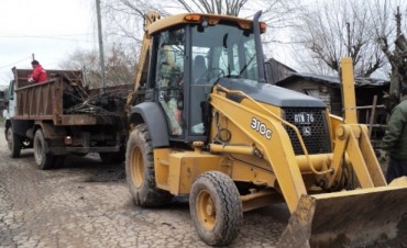 La m&aacute;quina de Hidr&aacute;ulica Provincial contin&uacute;a trabajando en el Barrio San Cayetano 