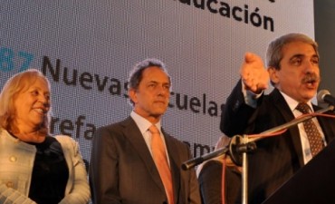 &ldquo;Gobernar es educar, darles la oportunidad a nuestros hijos que se preparen y se formen en las mejores formas&rdquo;