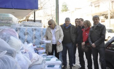 El Municipio recibi&oacute; del Sindicato Petrolero una importante donaci&oacute;n para los damnificados por el temporal