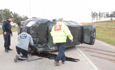 Defensa Civil intervino en un accidente vial en ruta 6