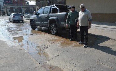 Por la rotura de un ca&ntilde;o de ABSA se hundi&oacute; una parte del pavimento de la calle Belgrano