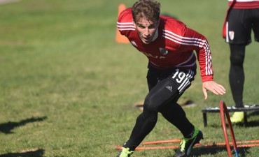 El plantel de River Plate trabaj&oacute; en Ezeiza pensando en la Recopa 
