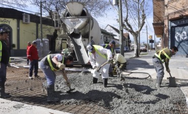 Ya se coloc&oacute; el hormig&oacute;n en la obra de la calle Jean Jaures y San Mart&iacute;n