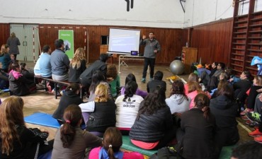Noventa profesores de Educaci&oacute;n F&iacute;sica participaron de una jornada de capacitaci&oacute;n deportiva
