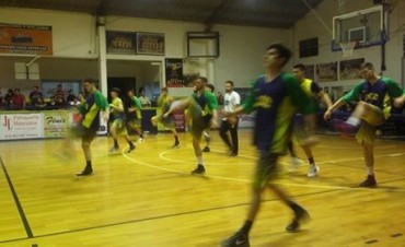 Nelson Ingles en B&aacute;squet con Estilo