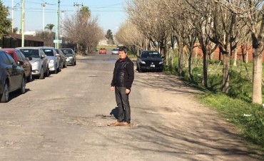 AXEL CANTLON Y CARLOS GOMEZ RECORRIERON EL BARRIO PETROLERO Y ESCUCHARON INQUIETUDES DE LOS VECINOS