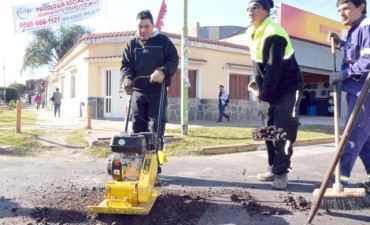 Realizan nuevos trabajos de bacheo en el casco urbano