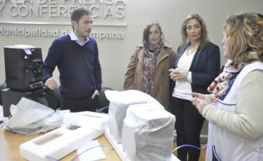 Abella entreg&oacute; equipamiento a las escuelas de Lubo y Otamendi