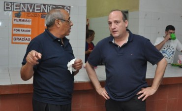 Abella, Roses e integrantes de la Juventud de Cambiemos compartieron una tarde en el merendero de Las Campanas