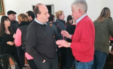 Reuni&oacute;n entre Roses y vecinos de Santa Luc&iacute;a con el eje puesto en obras para el barrio
