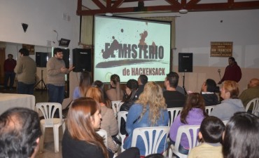 Abella particip&oacute; del estreno de un cortometraje realizado por artistas locales