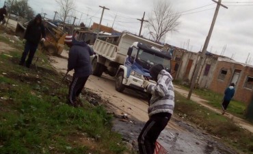 Realizan tareas de higiene urbana y campa&ntilde;as de concientizaci&oacute;n en el barrio Dignidad