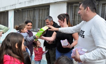 M&aacute;s de un centenar de chicos del programa &ldquo;Sexto D&iacute;a&rdquo; recibieron juguetes por el D&iacute;a del Ni&ntilde;o