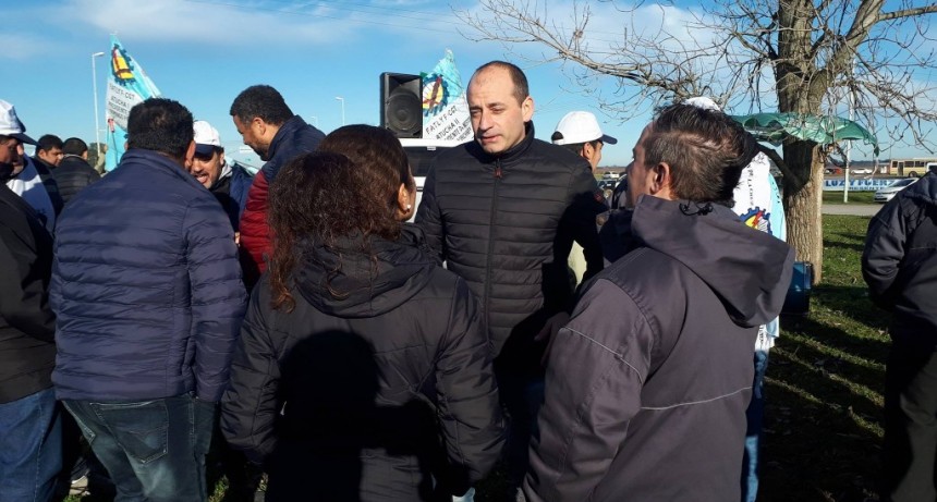 &ldquo;Acompa&ntilde;amos a los vecinos despedidos de Atucha&rdquo;