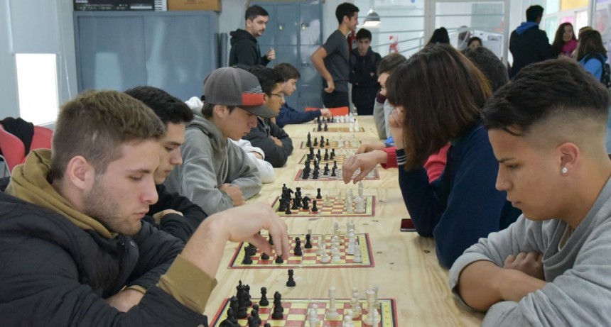 Campana Juega: arranc&oacute; la competencia con dos juegos de mesa