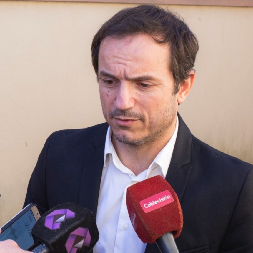 Campana ya vuelca sus residuos en el CEAMSE