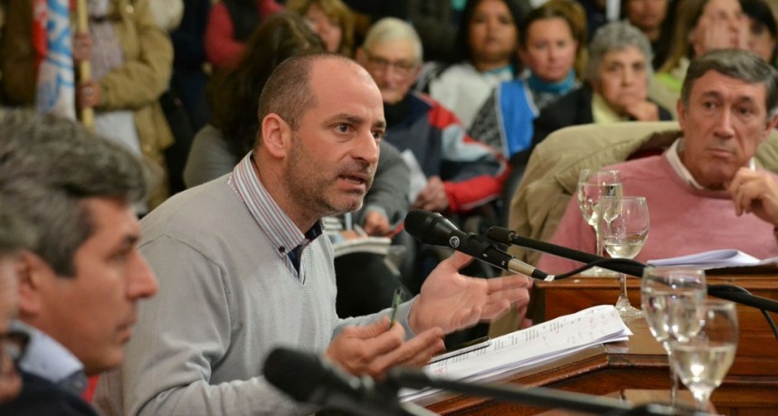 Colella: &ldquo;Cambiemos tiene un concejal hablador y ocho levanta manos&rdquo;