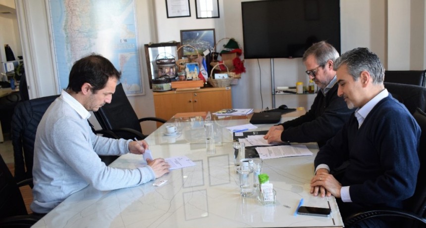 Abella firm&oacute; un acuerdo para evaluar la readecuaci&oacute;n de la red de agua y la ampliaci&oacute;n de la red cloacal 