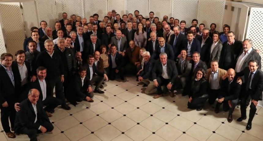 Abella particip&oacute; de una reuni&oacute;n de intendentes con Macri y Vidal
