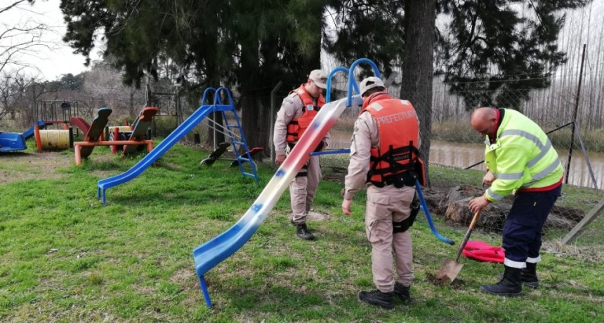 Defensa Civil instal&oacute; y repar&oacute; juegos en el jard&iacute;n de infantes N&ordm; 905 de la isla