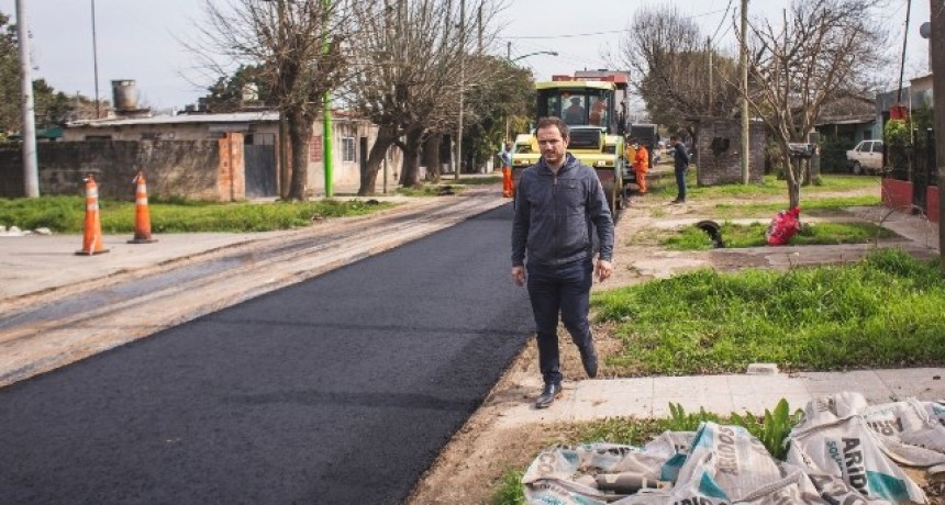 Ahora el asfalto por donde pasa el transporte p&uacute;blico de pasajeros lleg&oacute; a la calle Chacabuco