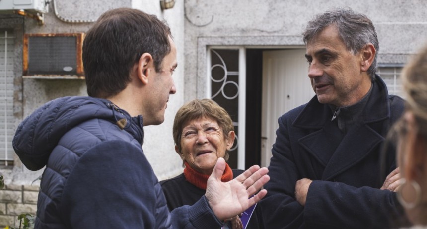 En un nuevo timbreo, Abella confirm&oacute; a los vecinos la inminente puesta en marcha del SAME