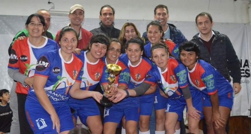 Con la presencia de Navarro Montoya, se disputaron las finales del Mundialito Femenino