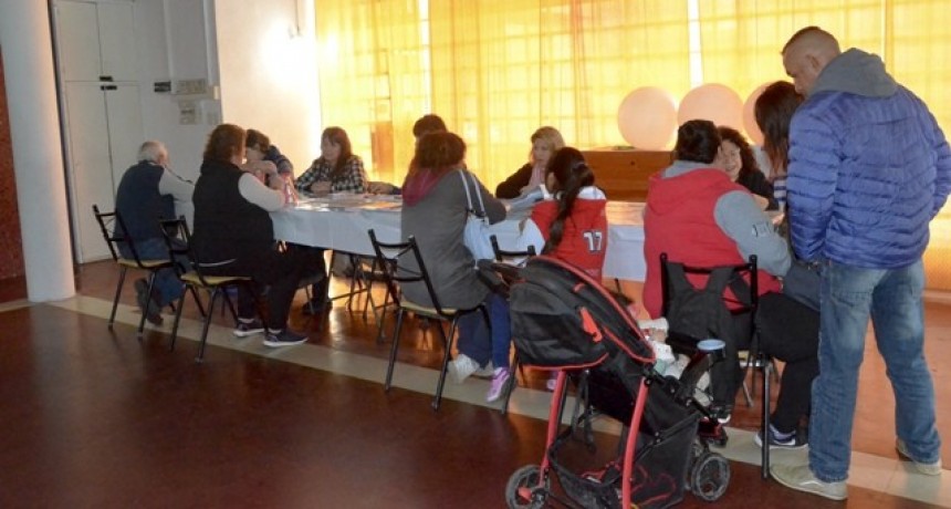 &ldquo;Mirame, te veo&rdquo;: asesoran a los adultos mayores sobre distintos programas 