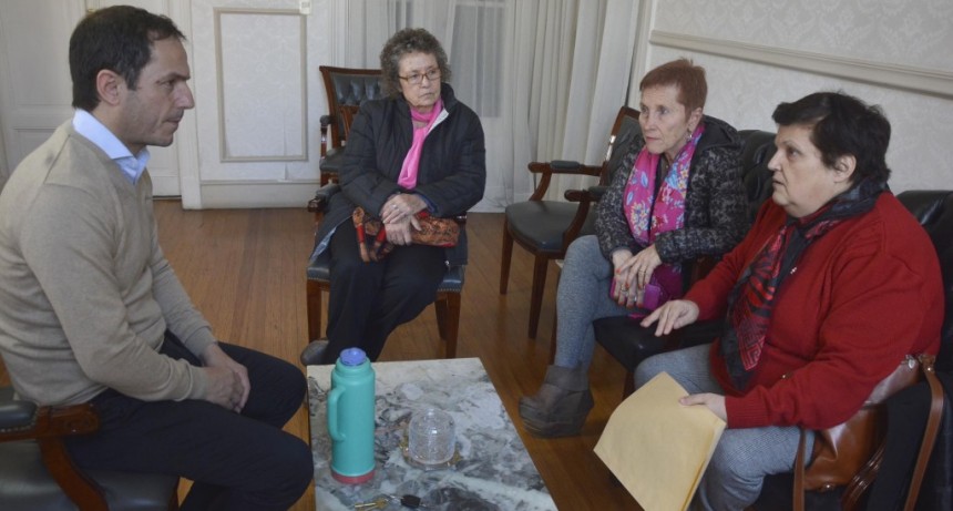 Barrio Petroleros: Abella se reuni&oacute; con vecinos para empezar a tramitar sus escrituras