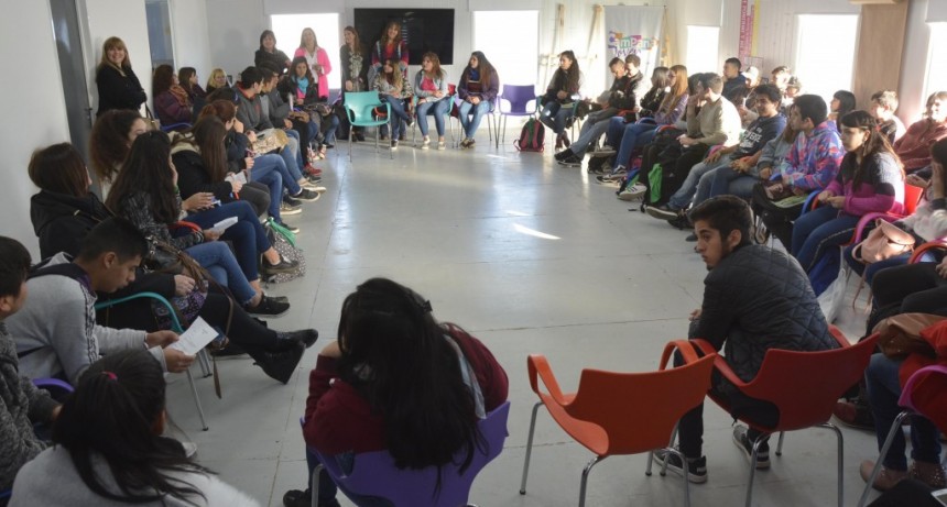 Estudiantes del secundario participaron de la instancia distrital del Parlamento Juvenil 