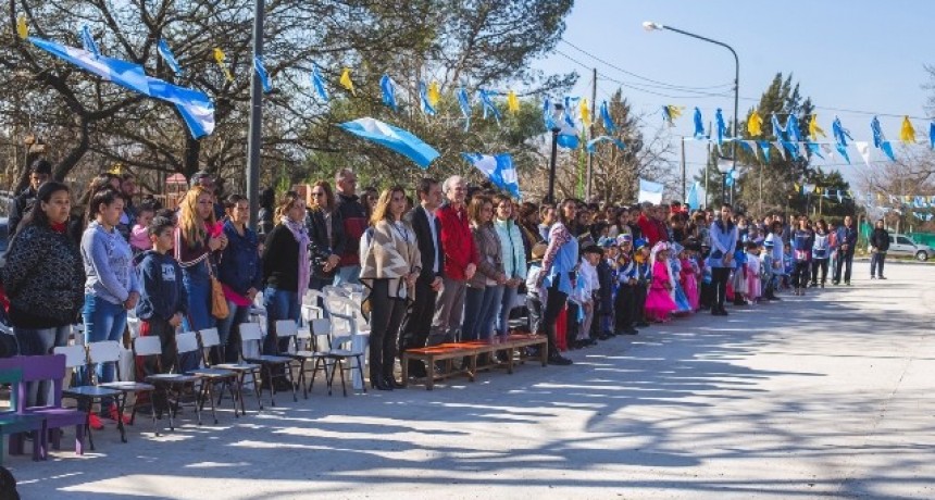 Abella particip&oacute; del acto por la muerte de San Mart&iacute;n en la nueva plaza de Otamendi   