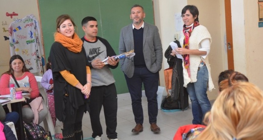 Beneficiarios del programa &ldquo;Hacemos futuro&rdquo; contin&uacute;an capacit&aacute;ndose