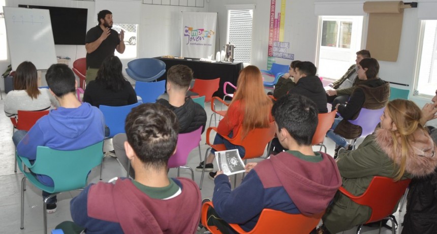 Los nuevos estudiantes del CBC participaron de una charla introductoria   