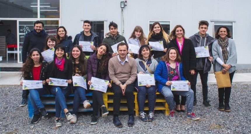 Entregan reconocimientos a estudiantes que colaboraron en la Expo Joven 2018   